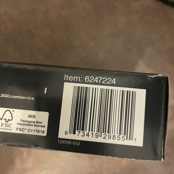 LEGO Architecture Skyline Set - Black and White Las Vegas - Picture 3 of 3